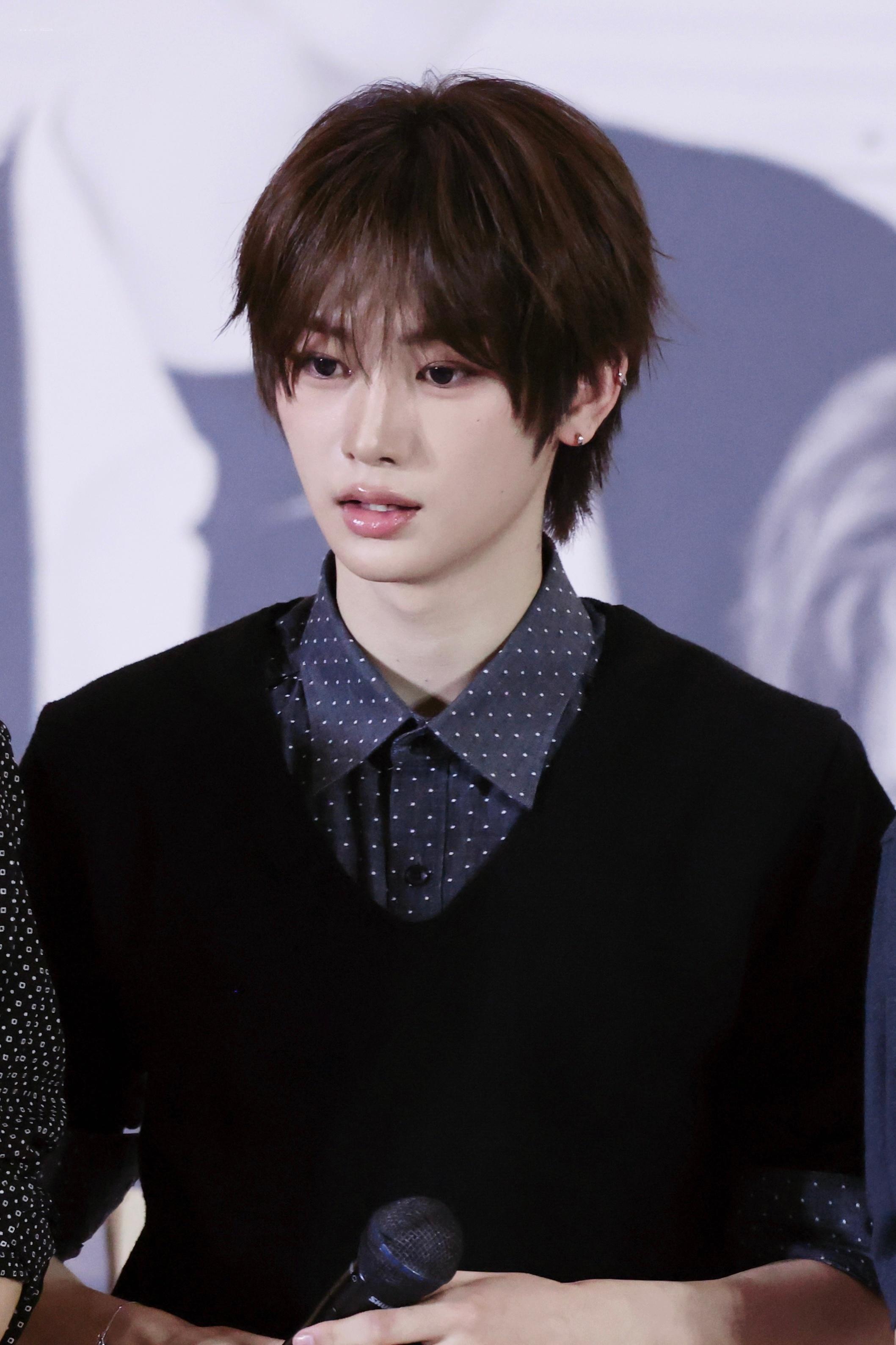 这看着像只有下面两颗小牙完全婴儿我要掰🥺​​​