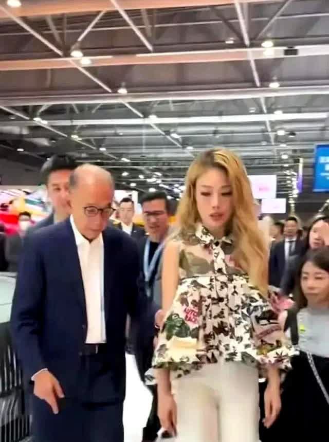 终于知道容祖儿为什么至今无人娶了不是因为长得丑也不是因为她挑剔，