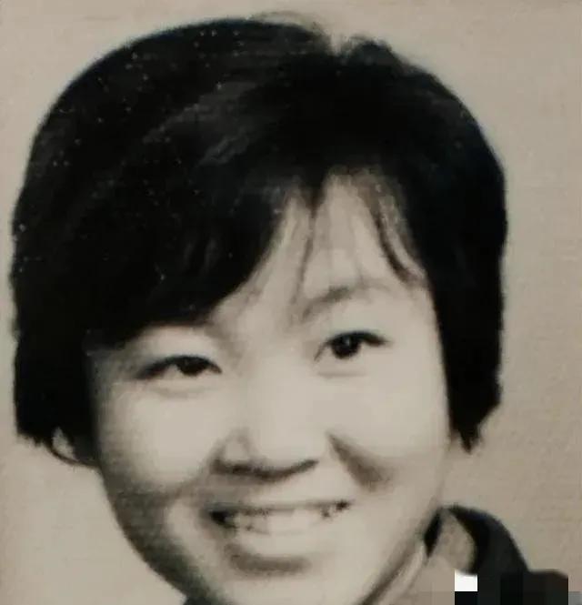 1974年，21岁女知青，夜间独自去厕所，却神秘失踪。连队将整座山都翻了遍，却依