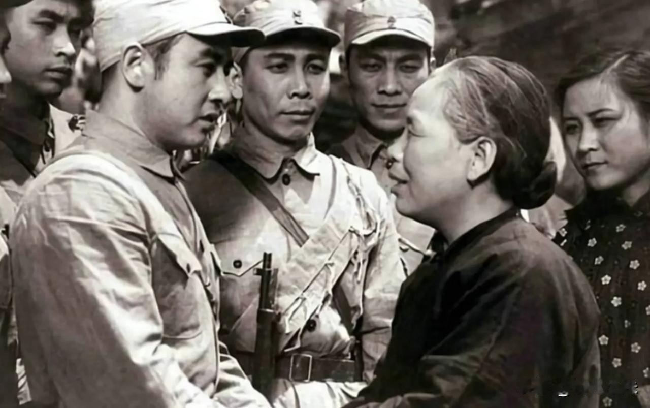 1942年的一天，村里来了30名八路，60岁的瑞大娘，高兴地煮了2盘鸡蛋，给八路