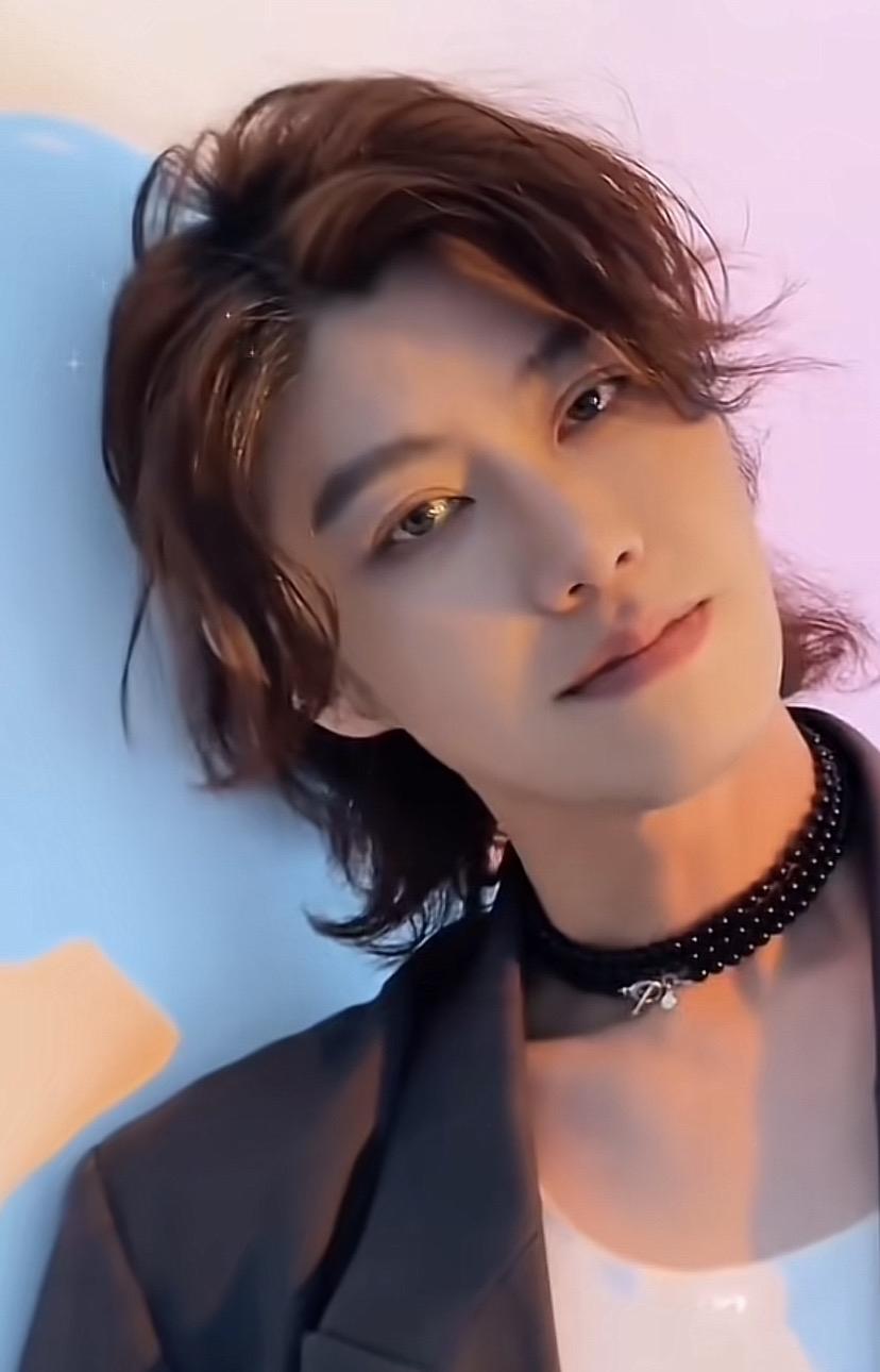 43岁的演员赵荀，走花美男路线。怎么看都觉得有点别扭，不是因为年纪，是因为看过