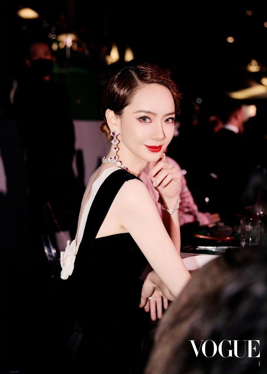 娱乐vogue晚宴女明星官摄图vogue晚宴女明星官摄vogue别睡了