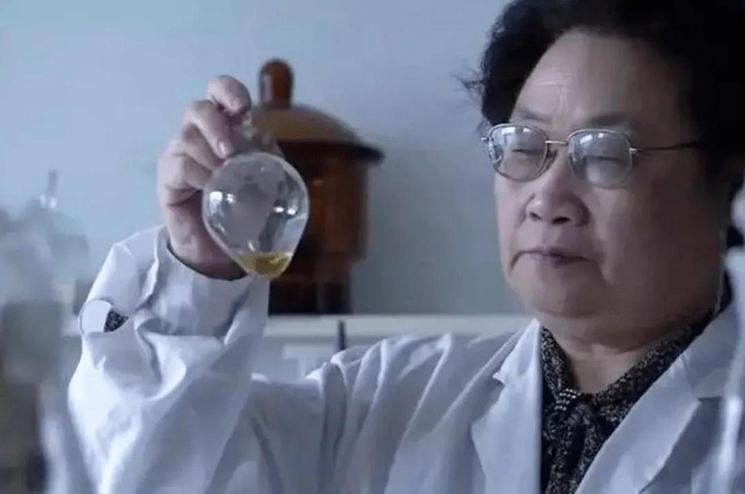 屠呦呦四次申请中国科学院院士都没有成功，三次在获得诺贝尔奖之前，一次在获奖之后。