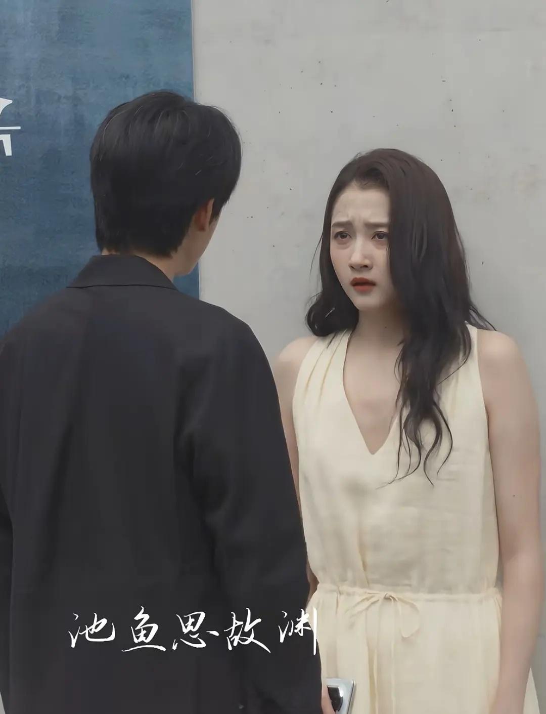 关晓彤这是黑眼圈还是眼袋？这种能治吗？存在感太强了​​​
