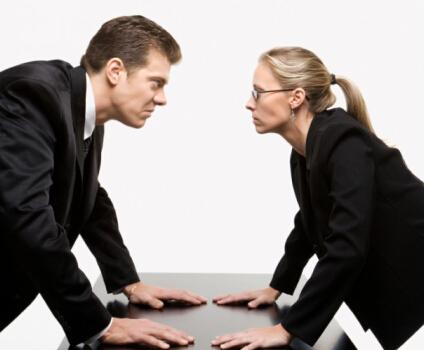 震惊！秘书意外发现老板出轨，隐藏的真相让公司陷入危机，50%员工都不知道！李