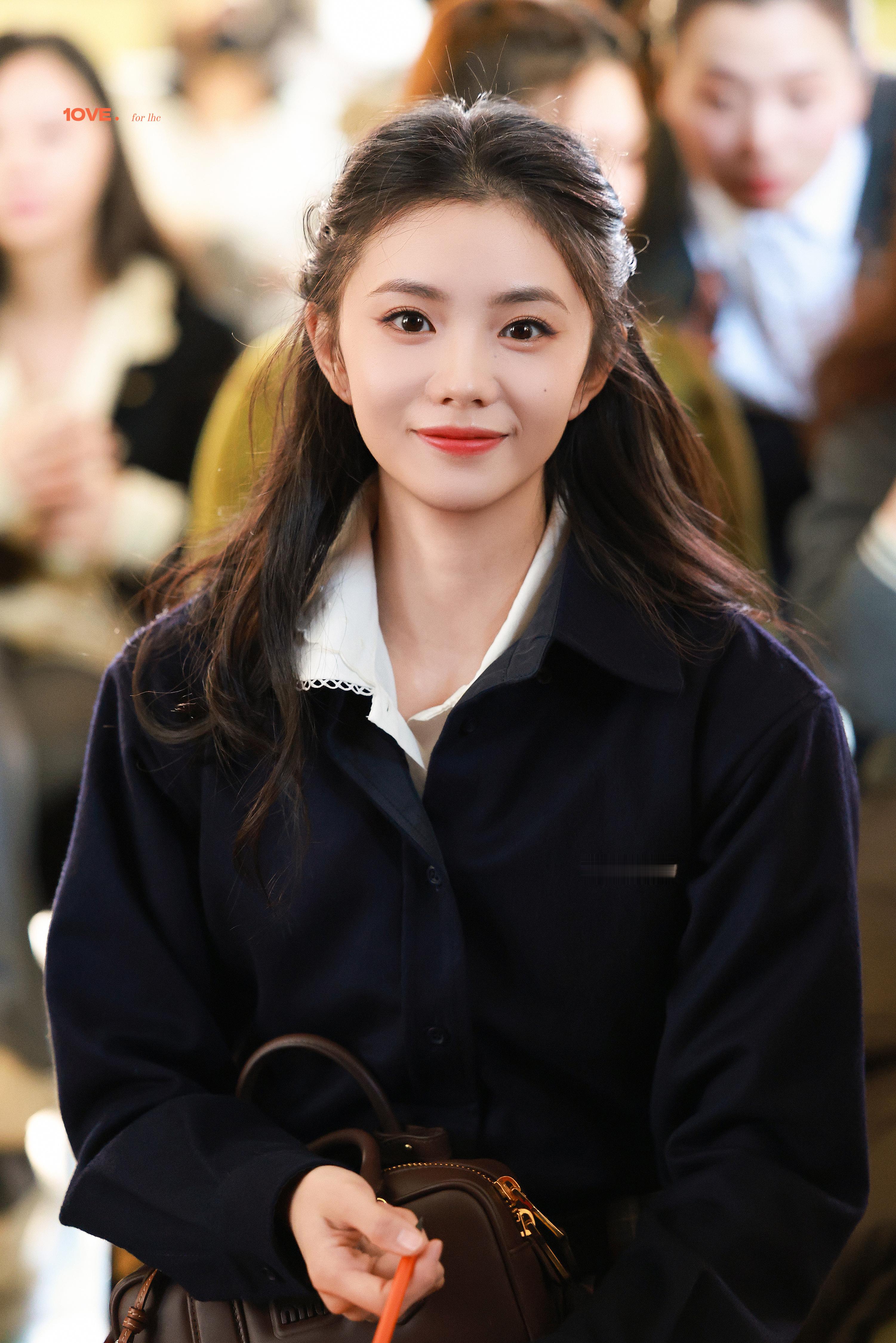 投稿｜刘浩存今天MiuMiu读书活动图完美的五官飞扬的25岁美得很核心价值观