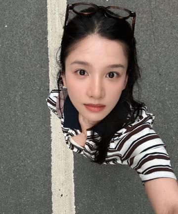 张婧仪//俯拍完全是统治区、拍照视角基础脸蛋就不基础