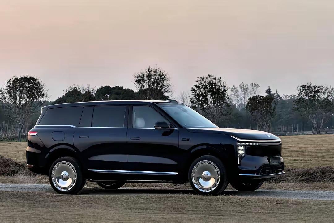 28🌹品鉴上汽旗舰大六座智己LS911月12日，上汽的旗舰SUV——智己LS