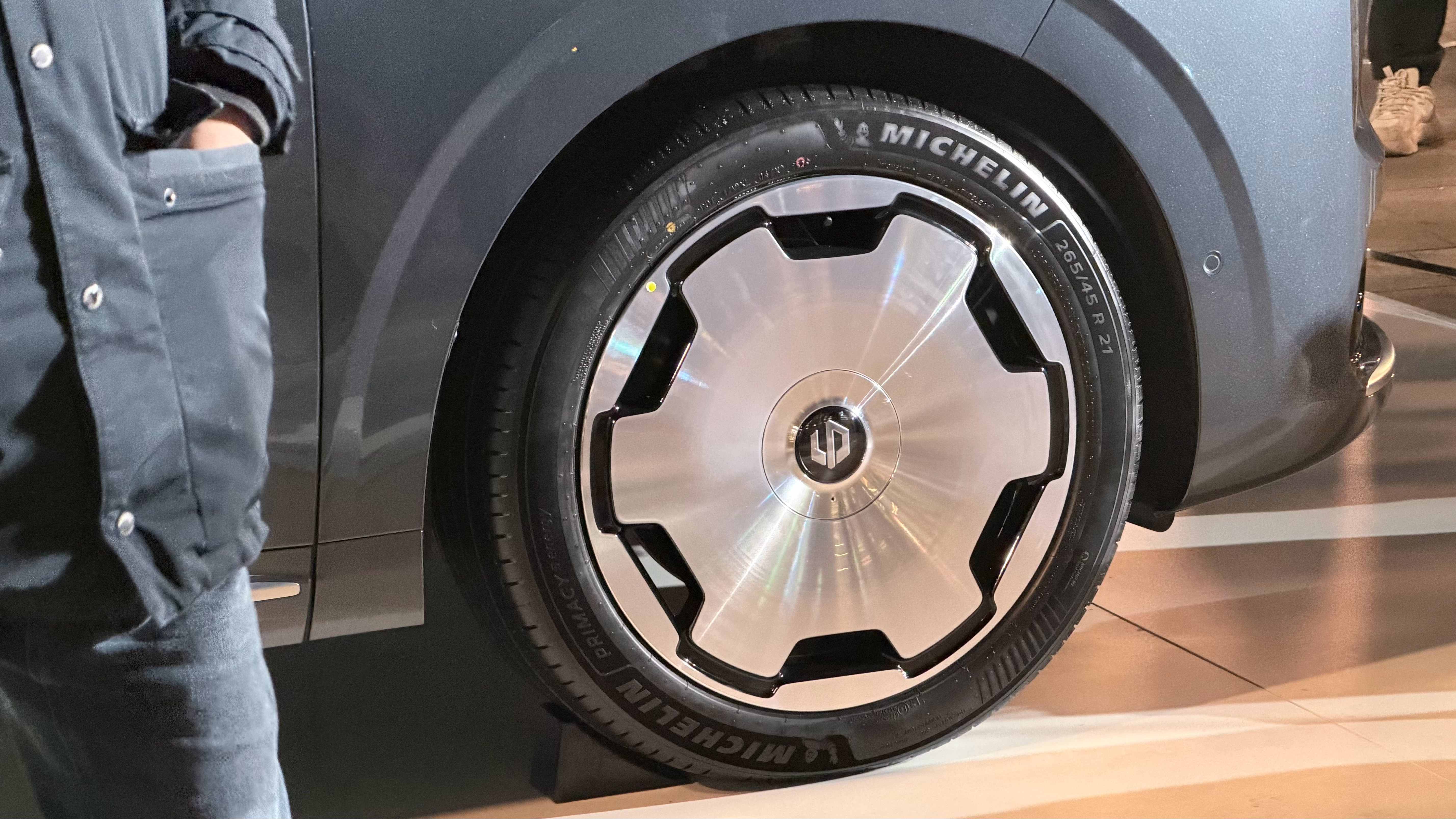 零跑D19个头真大！