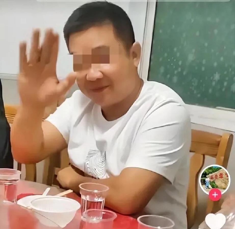 “这才是真兄弟啊！”河南商丘，一位女子去参加丈夫的同学聚会，本想悄悄结账表达