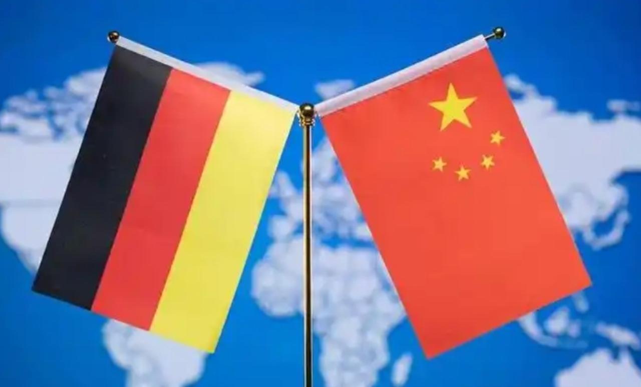 德国总理这趟北京之行进退两难，离不开中国市场，却还嘴硬不认现实2026年