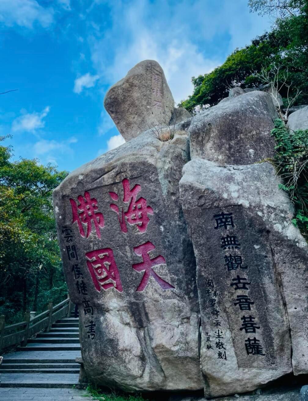 体香，只有干净、肝净的人才有。比如你在路上看到一位女生，天真随性，头发丰茂，氛围