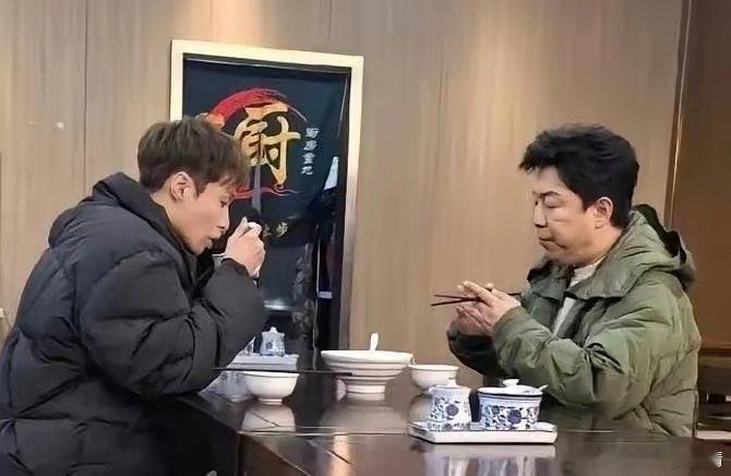 听说黄渤在莫干山把综艺录制现场搅成了一锅粥？新节目《疯狂都浪浪山》刚录完第一期。