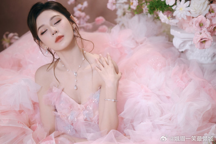 张予曦红包人均有份宠粉举动尽显温柔风范，张予曦精心准备全民红包福利，面向全体粉
