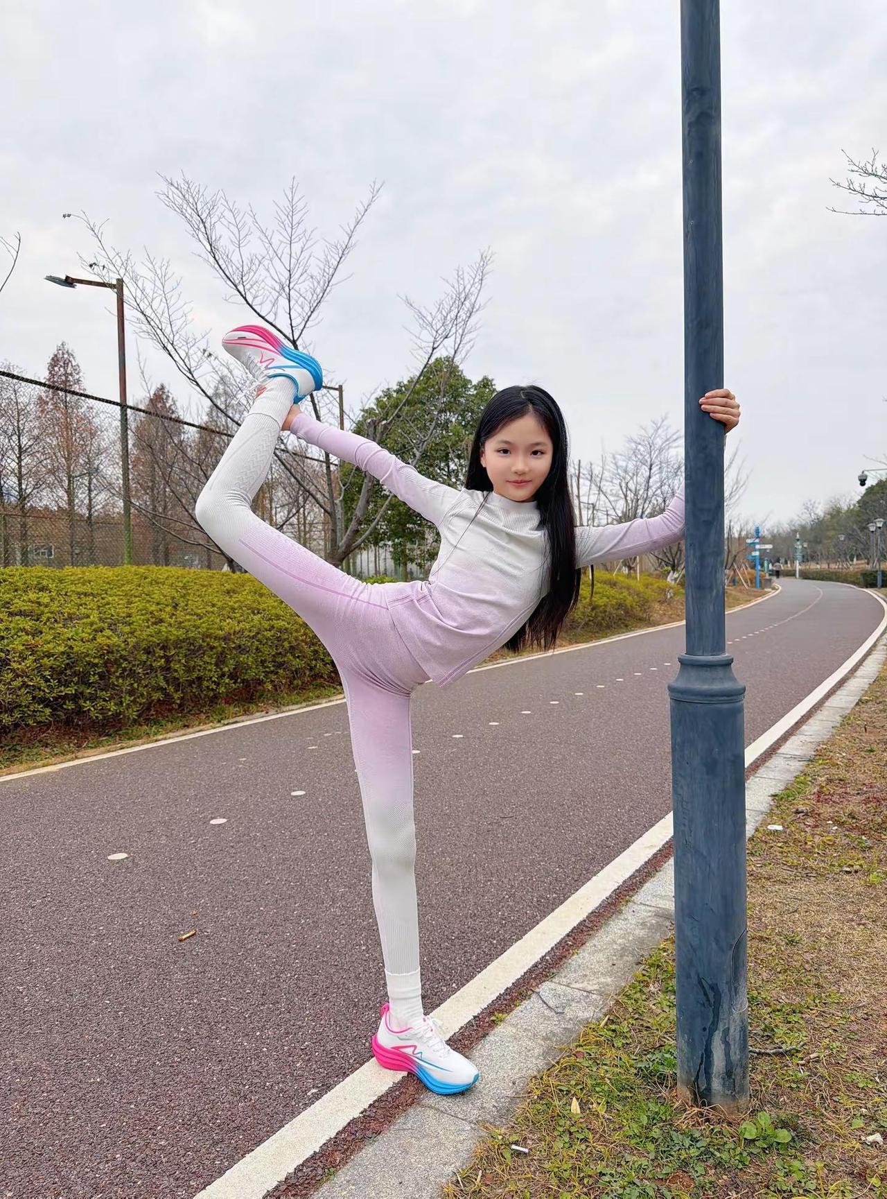 运动ootd.dou出运动范儿运动达人养成记女孩跑步穿搭公园跑步穿搭