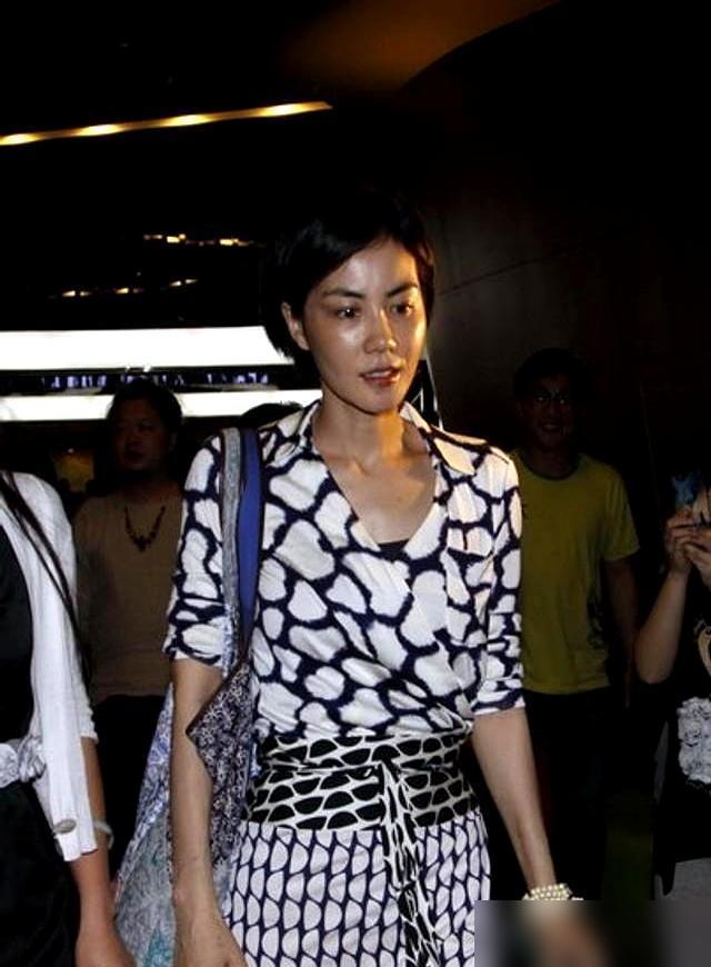 离婚这么多年，王菲突然又给李亚鹏打了3268万！这钱，到底是“扶贫”还是“封口费