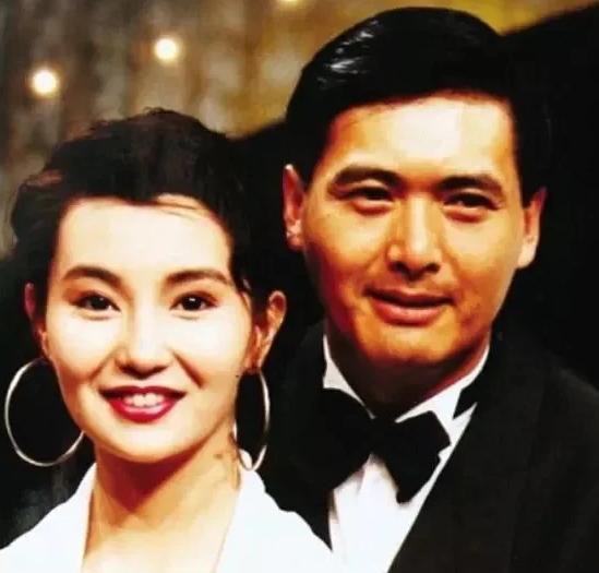 张曼玉上《今夜不设防》那段，黄霑一问“吻戏谁最坏”，她嘴都撇到耳后根了。先是