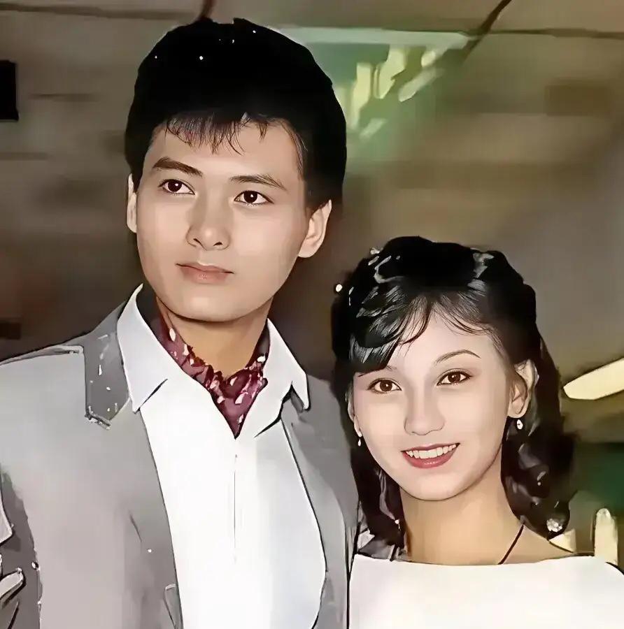 两位都是香港著名演员，年轻的他们帅气，美丽动人。他们拍的大片确实好看。他们拍的