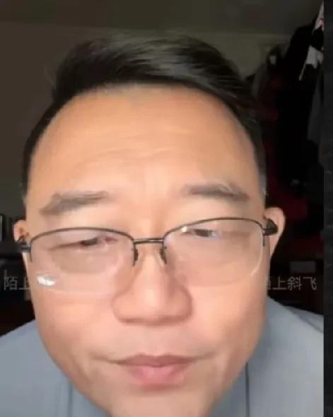 有粉丝问郑好，郭德纲不让德云社说相声的带货，你带货会不会给郭老师带来压力？郑好理