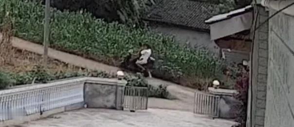 溺亡后被摆成睡姿瞒3天？这波操作既缺德又违法吗四川自贡富顺县，一桩意外溺亡