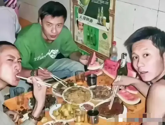 李晨那时候就这样吃，感觉就是土豪啊。