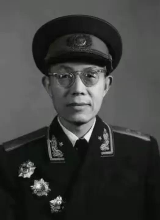 1937年，西路军侦察部长欧阳毅在逃亡途中偶遇东北军，对方竟好酒好菜招待他，欧阳