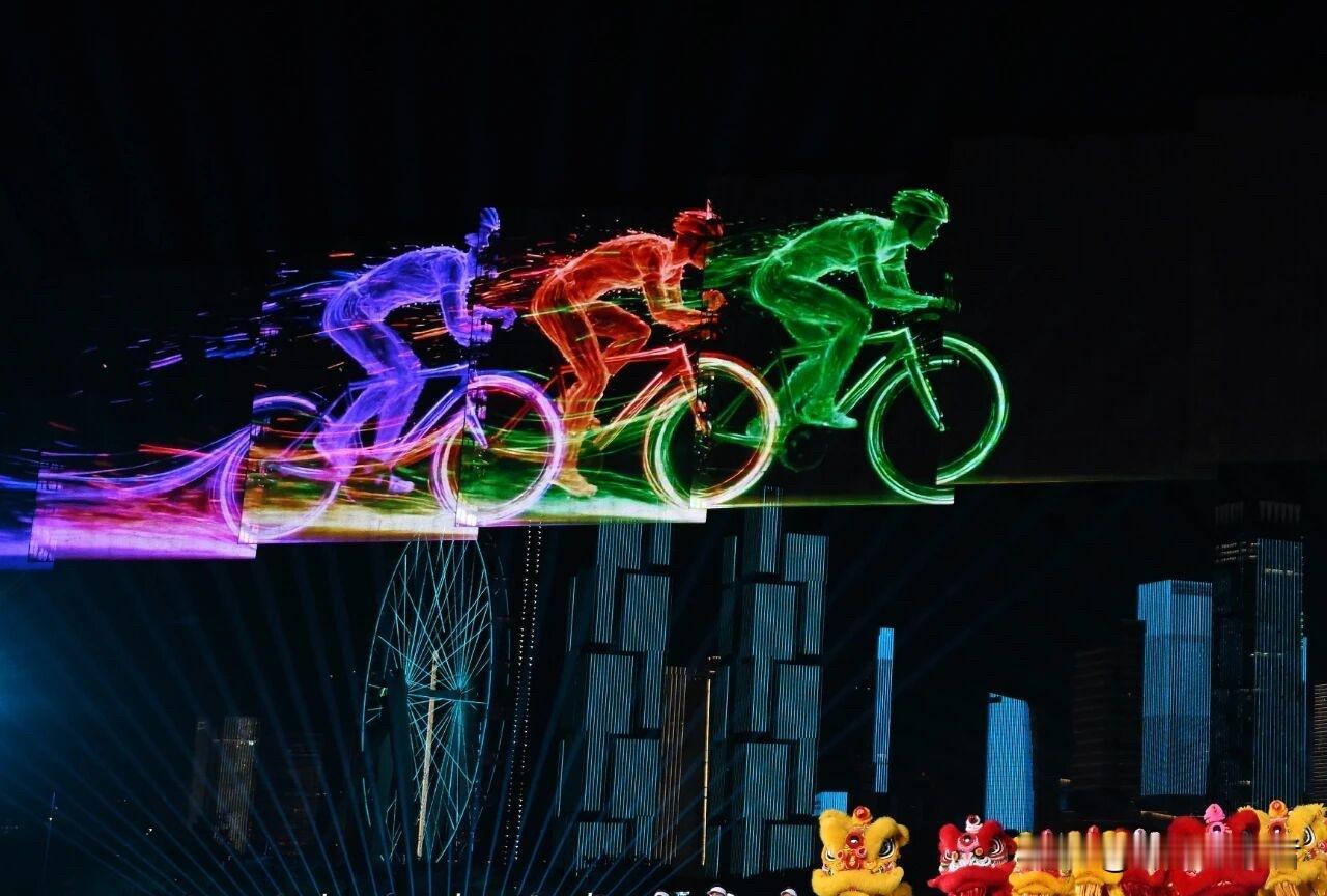 大湾区宛如一轮红日，喷薄而出。十五运闭幕式在前海湾欢乐剧场结束，3个场景让人惊叹