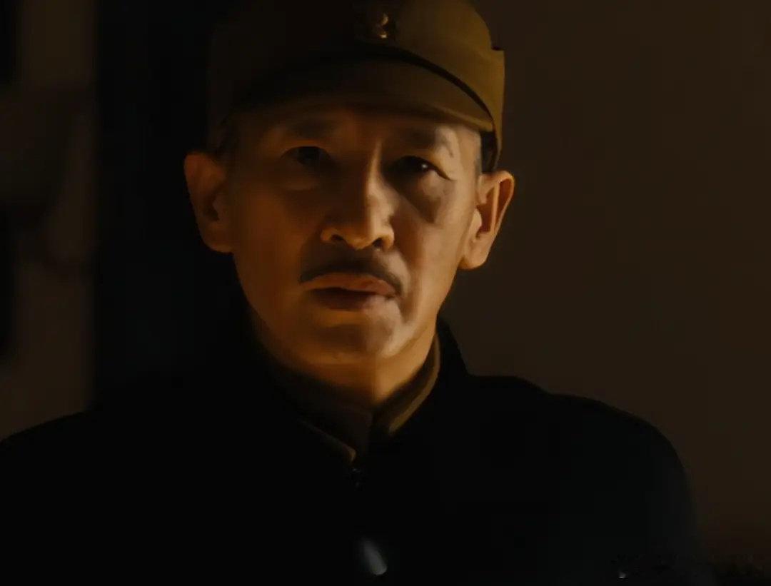 黄晓明也是戏路继续拓展了……阔以于和伟依旧是当红炸子鸡啊……好多大剧啊今年恰逢长征90周年纪念好啊?