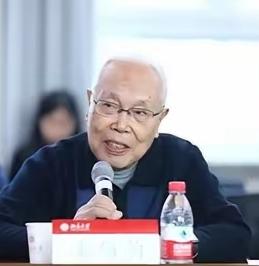 “中美差距有多大？”中国科学院院士姜伯驹一语惊人：“不是别人卡我们脖子，而是我们