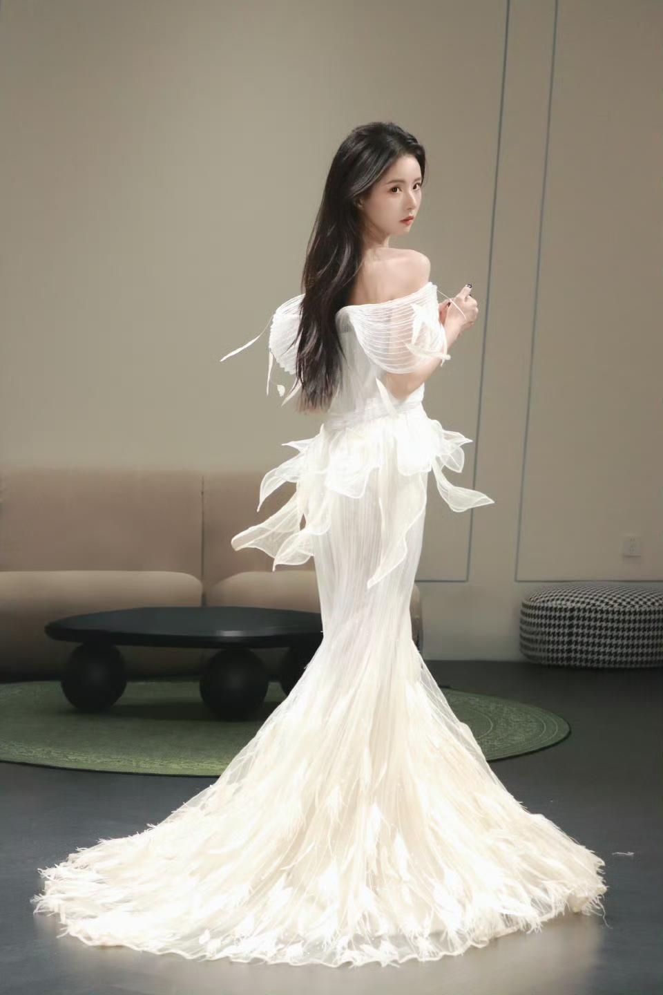 主持人王游方美的像个纯洁的小仙女！