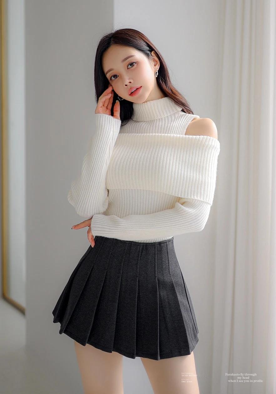 孙允珠-温柔甜美的冬日穿搭，米色毛衣+黑色百褶裙，尽显优雅气质！职场裙装怎样穿出