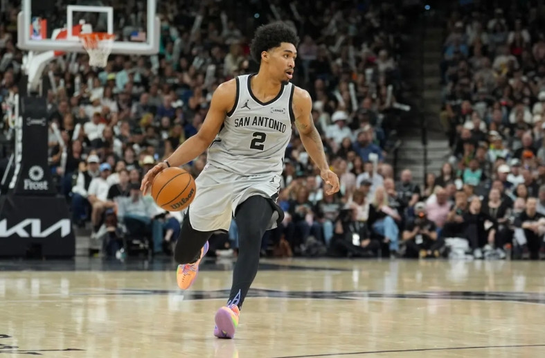 亨德森没事你惹哈珀干嘛啊！这开拓者领先15分，最后被人逆转，本场比赛的转折点就