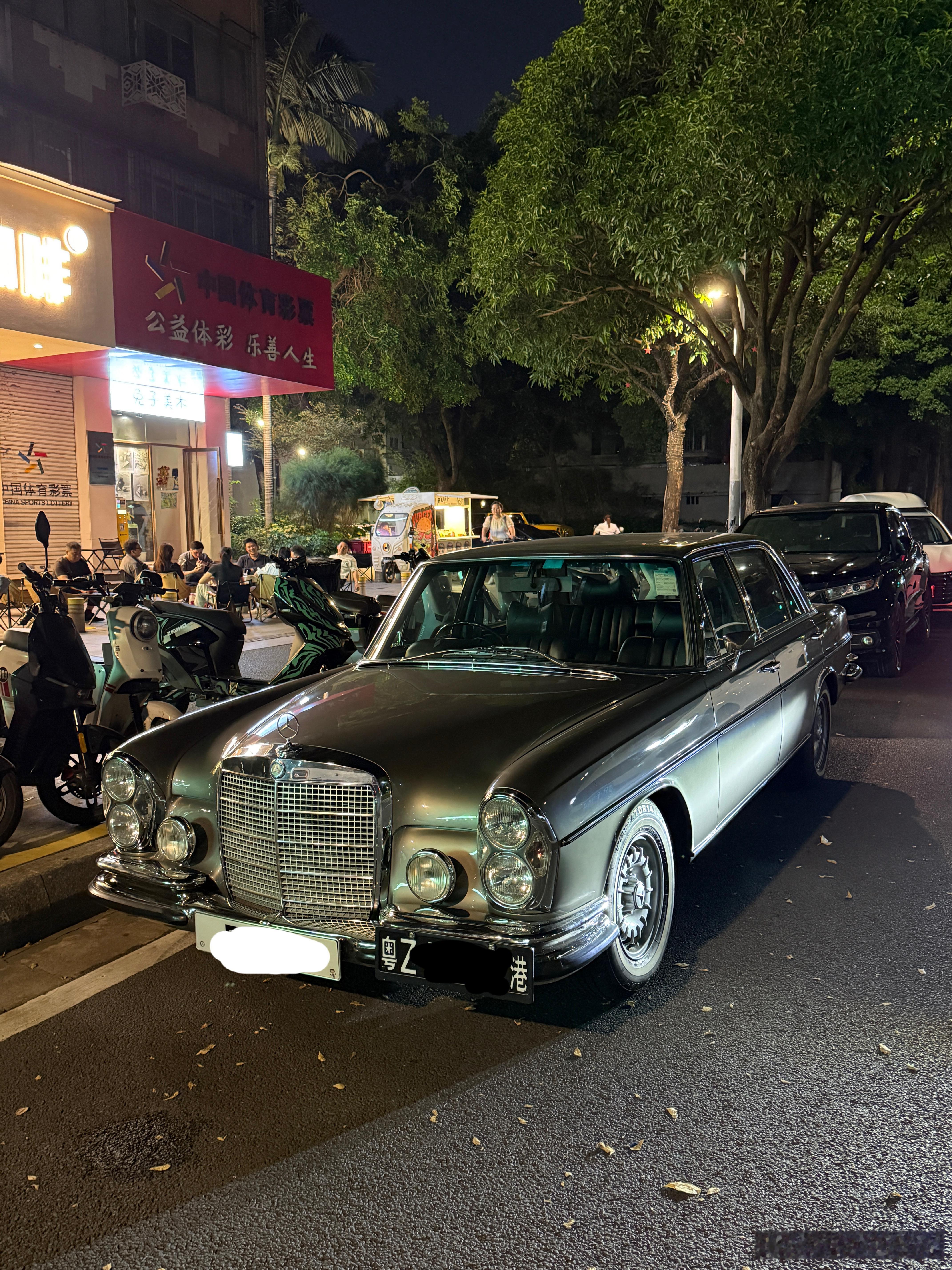 做梦都没想到，这辈子居然能和70年代的奔驰S（W109）来一次负距离接触，6.3