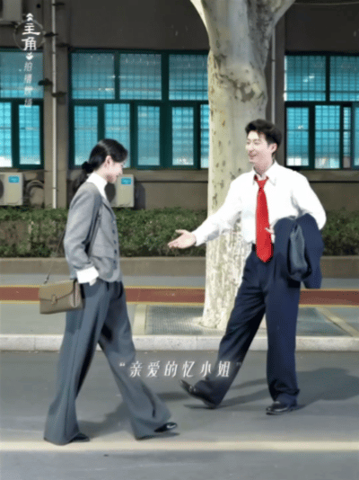 窦骁在主角里演高干文男主窦骁年代剧原生脸谁懂啊！窦骁《主角》一出场，就是从年代高