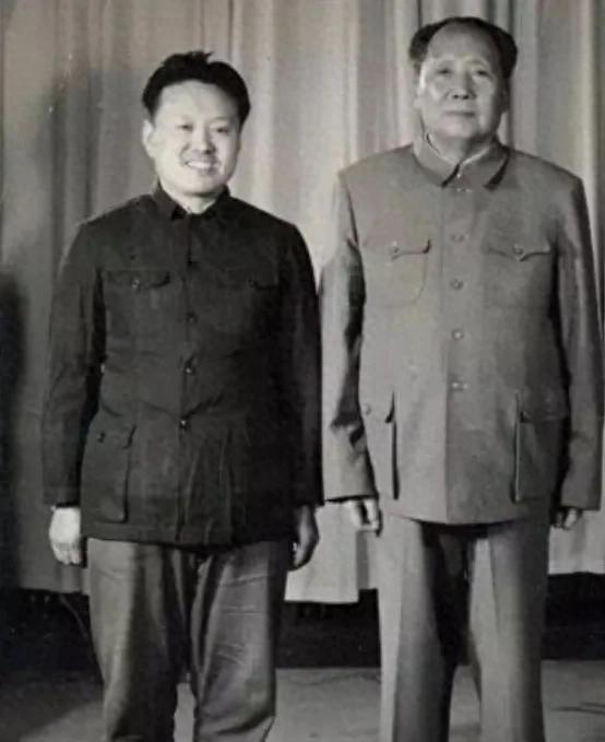 70年代后，毛主席为何不再吃辣？程汝明直言：医生才没那么大本事“1972年3月