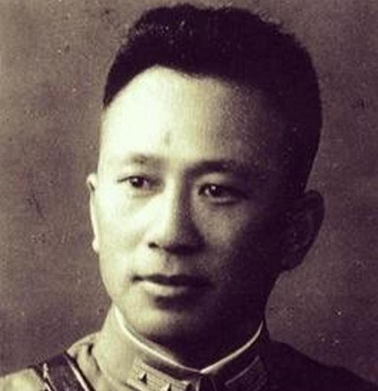 1946年2月22日晚上，蒋介石在上海的寓所召见了在汪伪内部做了几年卧