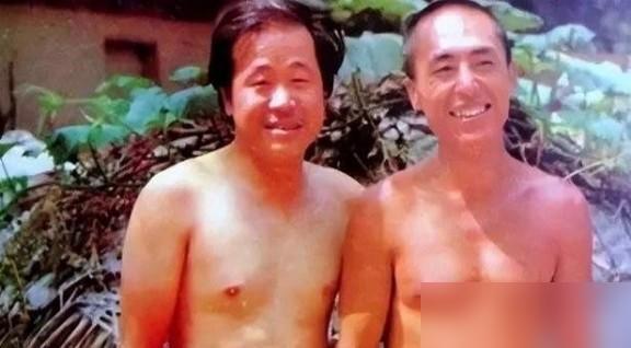 1986年，张艺谋看上了莫言的红高粱，问道：“我想拍你的红高粱，800块可以吗？