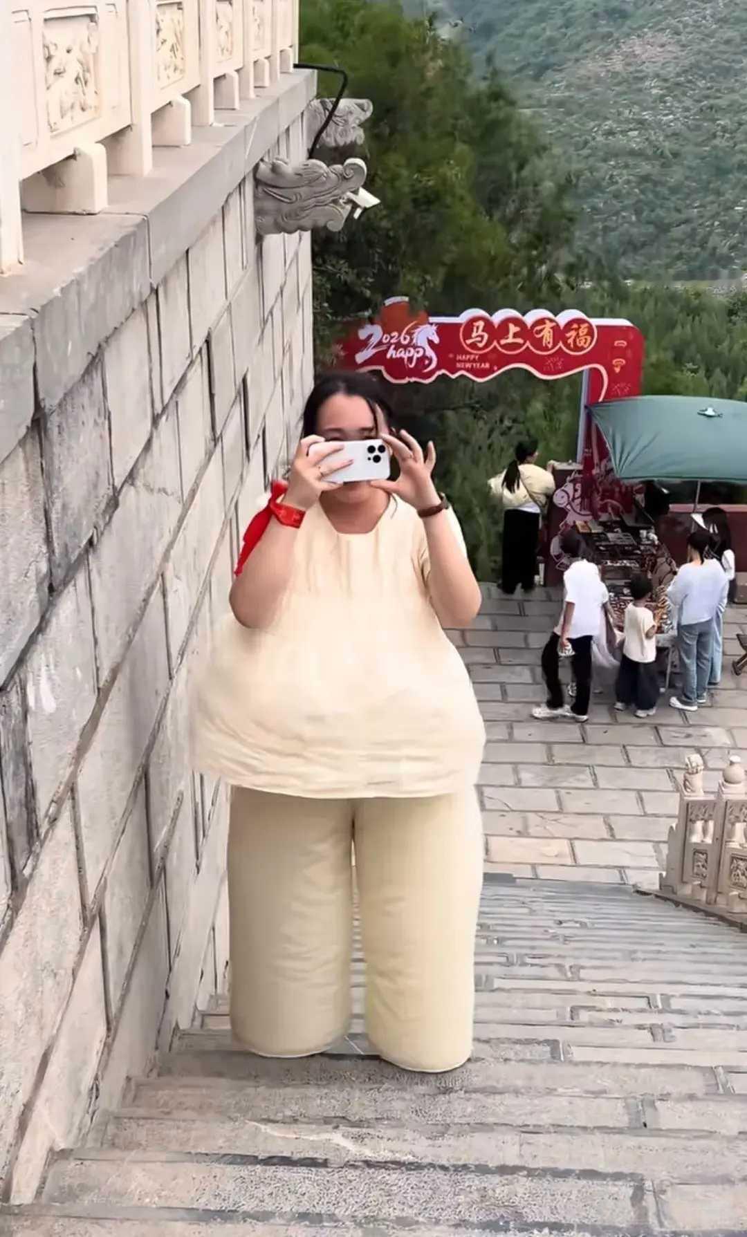 这套衣服像气球