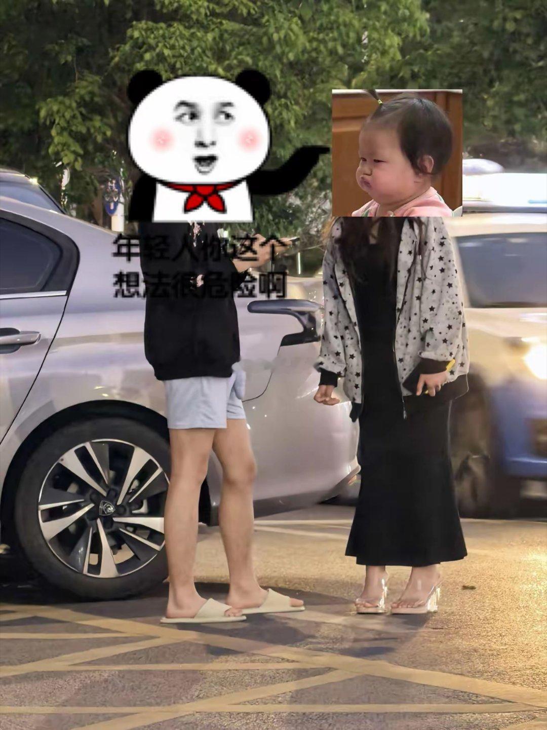 这男孩的裤子感觉自己老了