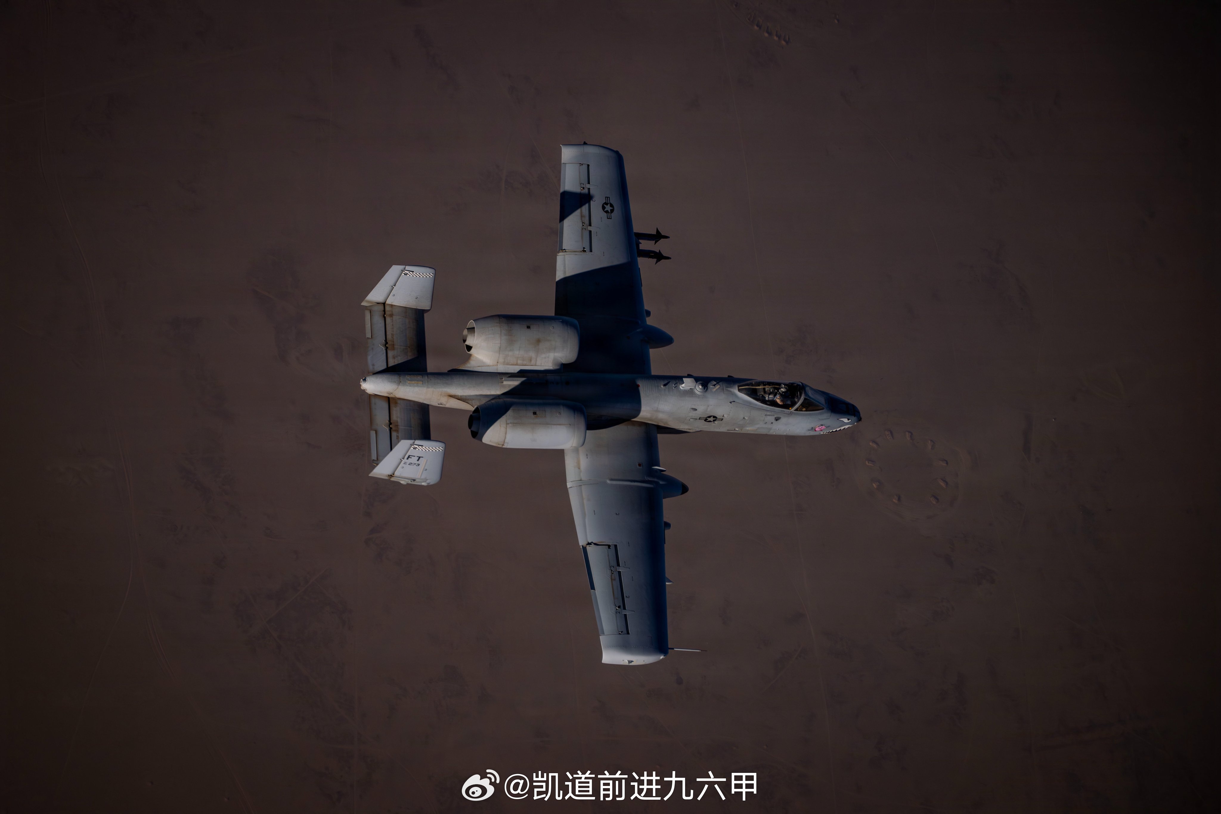 美军发布了参与对伊特别军事行动的A-10攻击机组图，这些飞机主要在伊拉克境内攻击