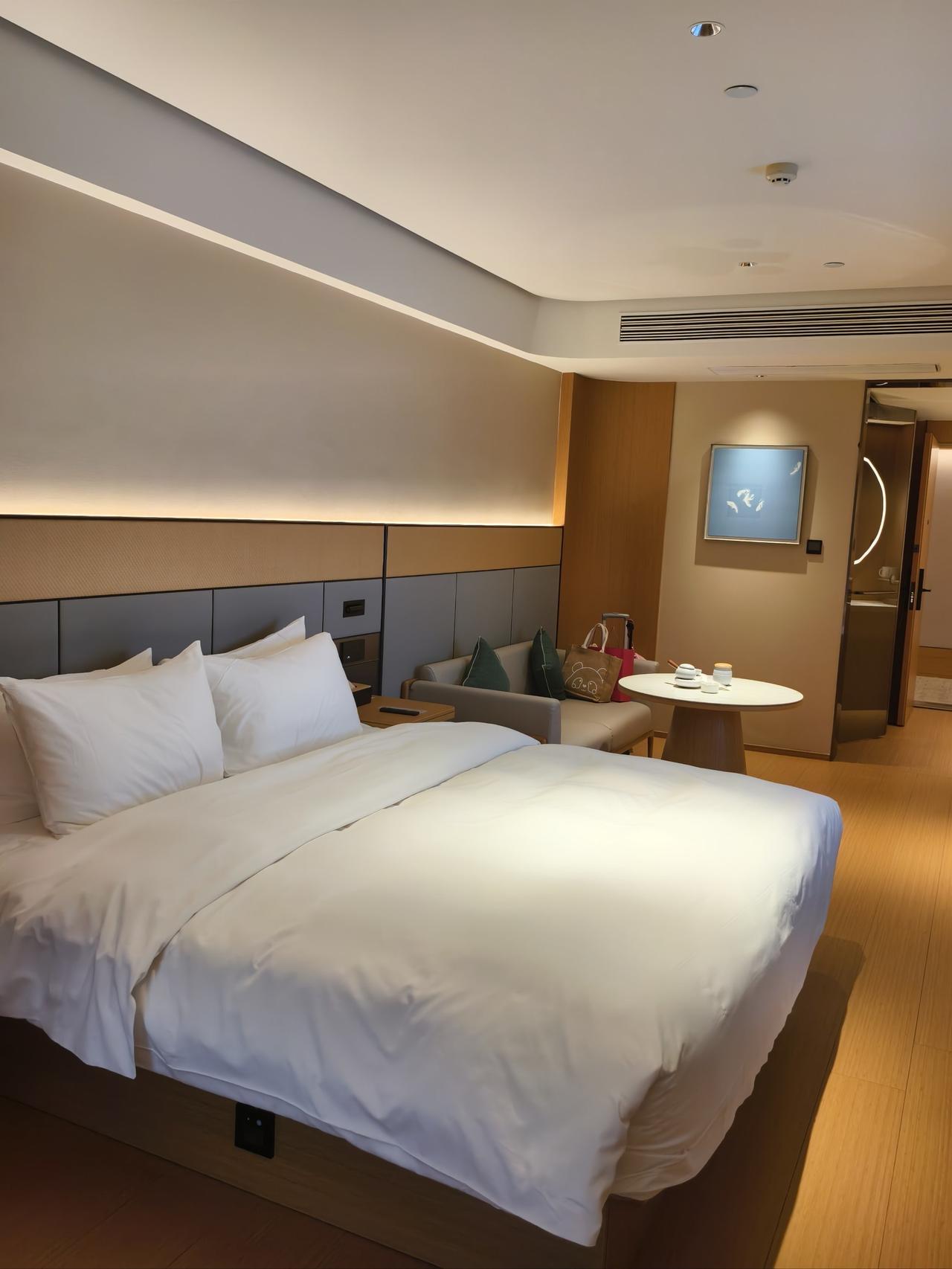 湖南衡阳，女子去上海出游前，提前在平台上花899订了2晚酒店，结果临近入住时，突