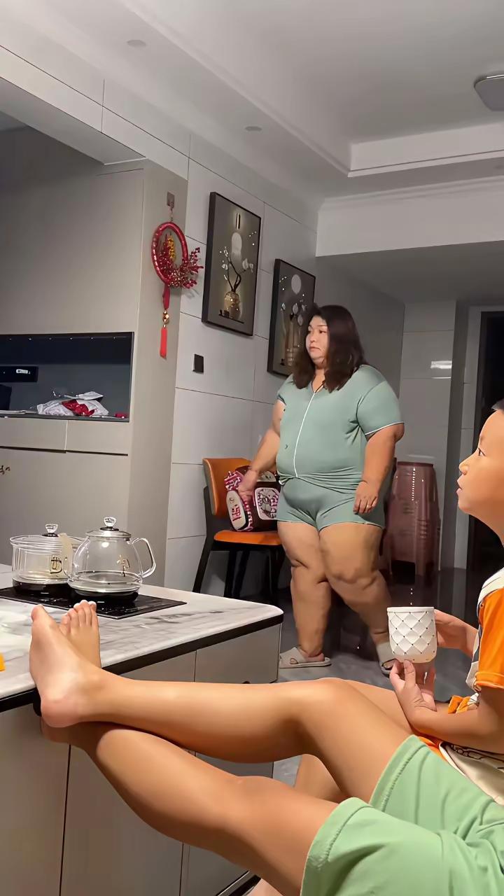 目测有140公斤。[呲牙笑]