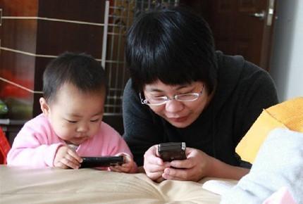 家长面对孩子玩手机的问题非常头疼, 这里有解决之道