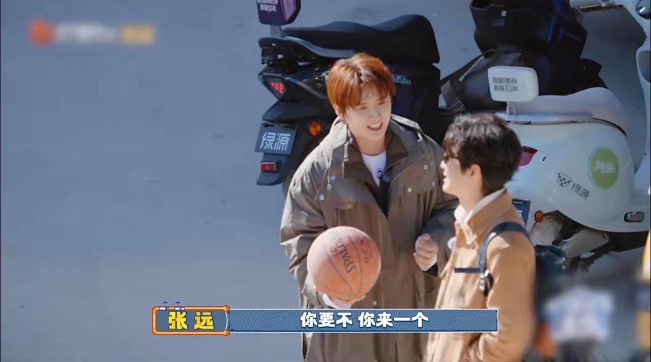 陈楚生肯定是有点玄学在身的，随意一投就是空心蓝！这个真的是有点帅气啊。哥几个