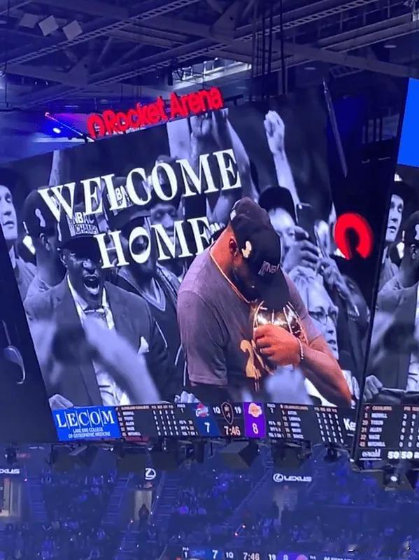 这会是詹姆斯最后一次以球员身份重返克利夫兰吗？发现没，这一次詹姆斯哭了，之前