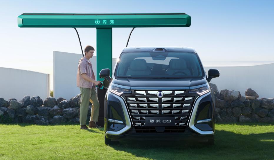 全新一代的腾势D9来了，从厂家发布的曝光图我们看得出来，新款的腾势D9在外观方面