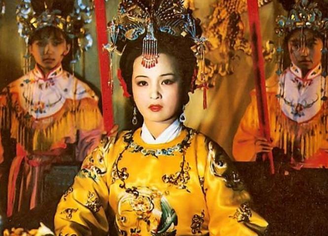 红楼梦里面其实有个细节，不知道大家注意到没，就是贾元春省亲，整个过程只用六七个小