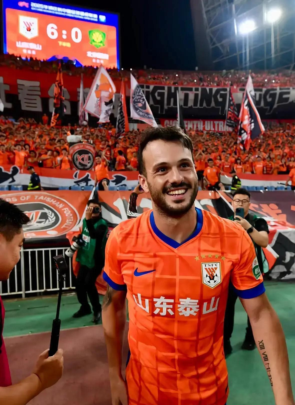 瓦科续约事宜敲定？洛佩斯走人，下赛季中后卫全华班！根据几位泰山队足球媒体人的直