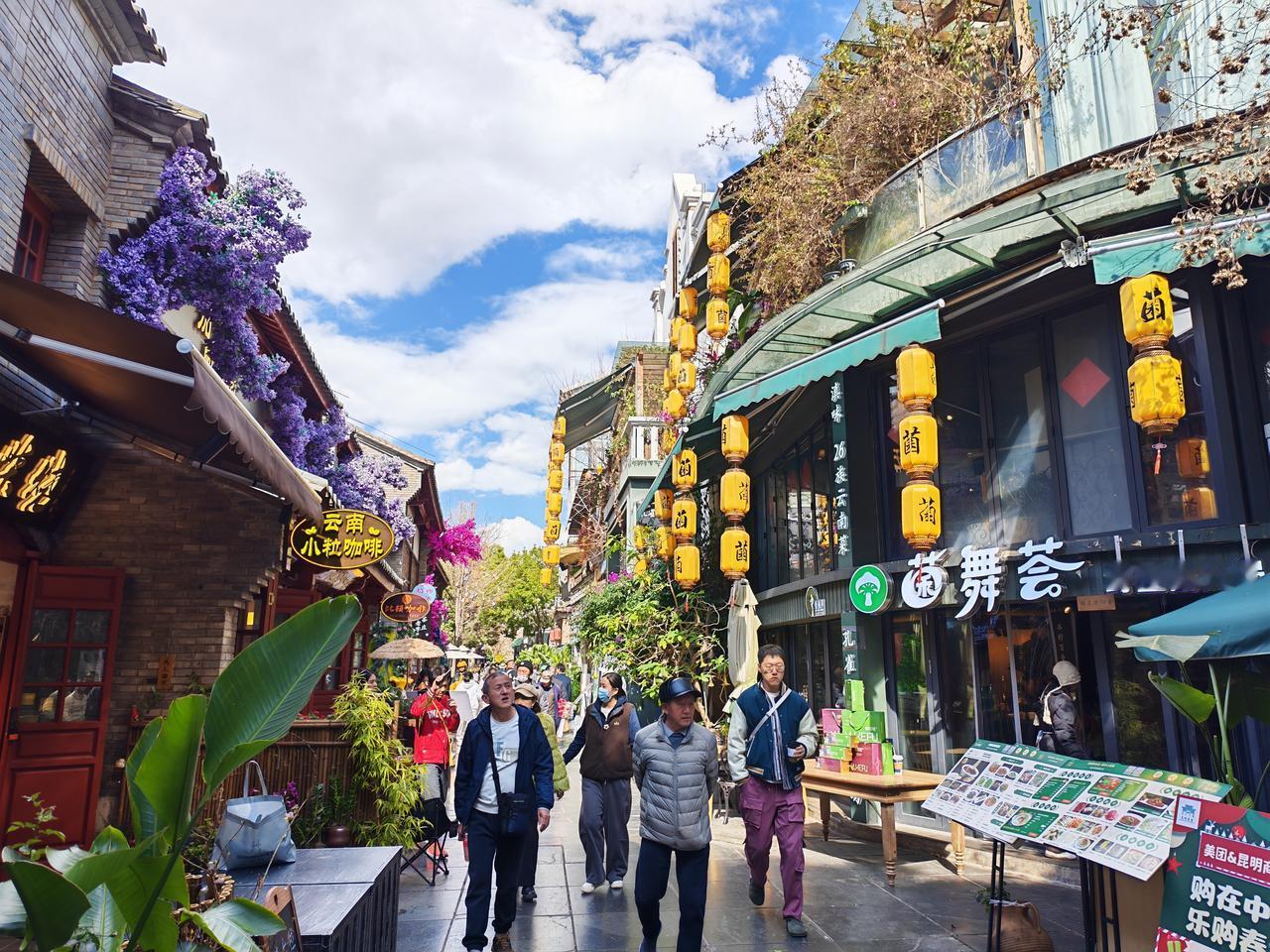 【有钱的东北人住昆明】东北人不但有好有坏，而且也有穷富之分。昆明安宁市太平新城有