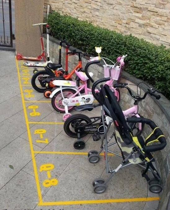 还在担心孩子赖床迟到? 幼儿园“迷你停车位”让孩子纷纷起床上学